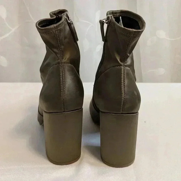 Steve Madden Olive Color Satin Look/Feel Ankle Boots, Size 8.5 - Picture 4 of 6